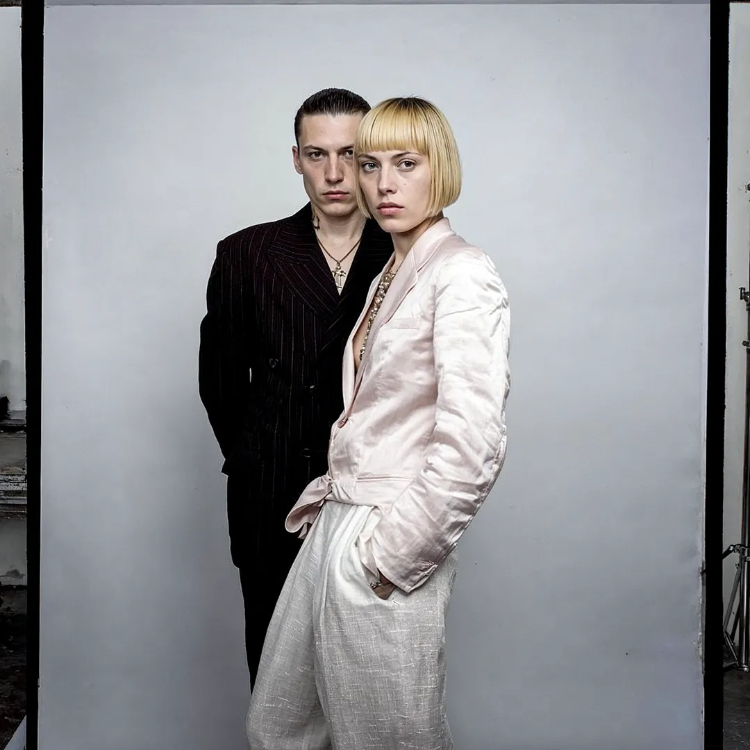 Text to Image, abstract AI-Fashion-Photo of a walking man in elegant suit, radiant colours, light leak effect